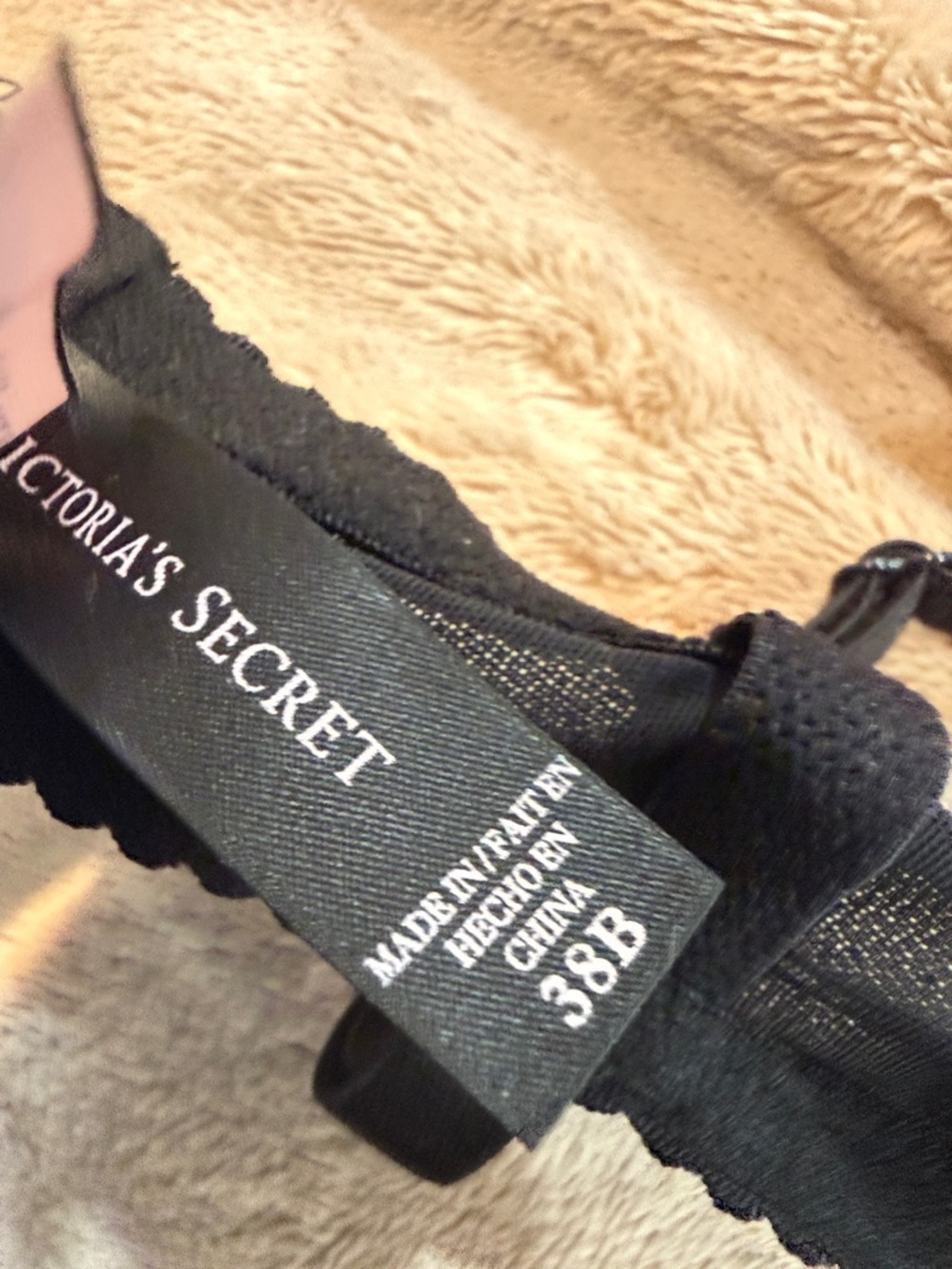 Vintage Victoria’s Secret “sexy little things”Black Floral Eyelet Lace Bra - Picture 6 of 6